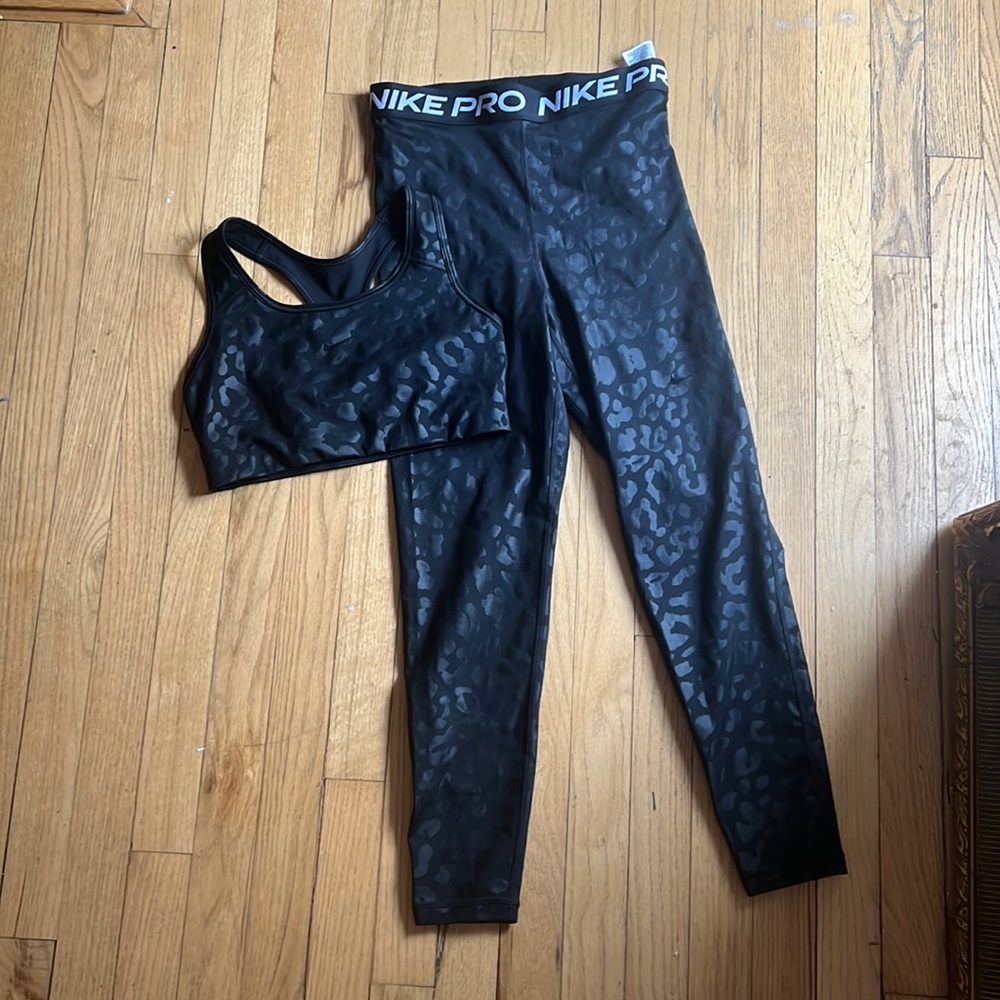 Nike Pro Black Leopard Leggings Sports Bra Set